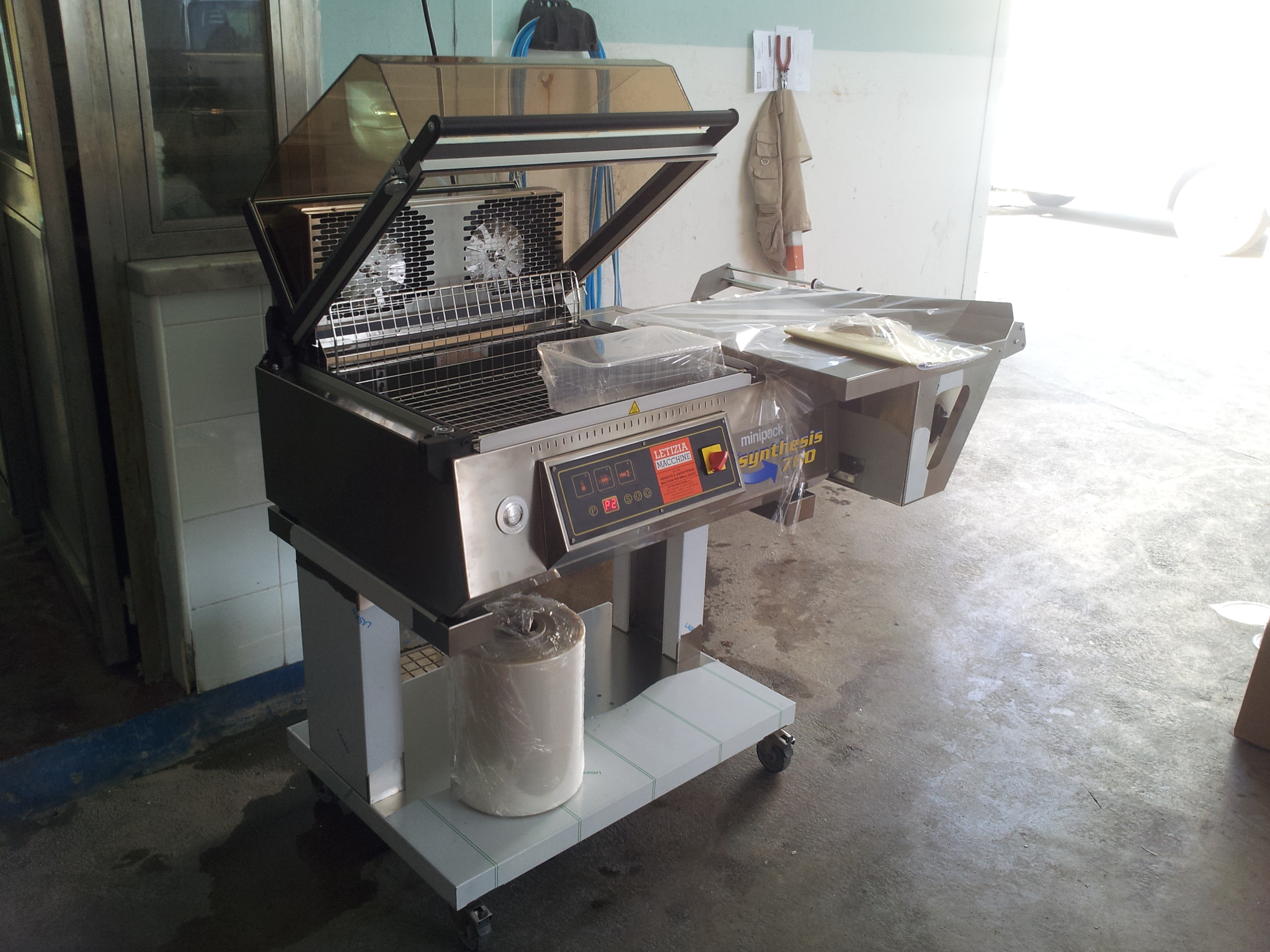 Campana Inox.jpg Confezionatrice a campana speciale Inox - Industria ittica - Bacoli (NA)